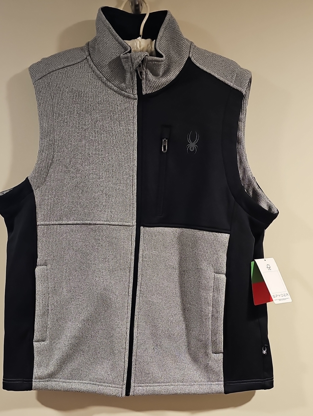 Spyder Men’s Gray and Black Performance Vest